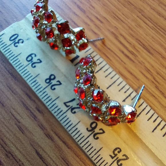 Rhinestone Orange-Red C shape Earrings 1" Silvertone w/ supportive post. - Picture 8 of 9